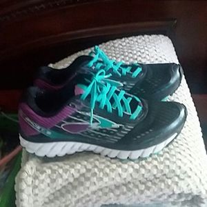Brooks Ghost 10 sneakers